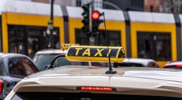 Come Prenotare un Taxi a Milano: Guida Completa ai Metodi e Consigli 2026